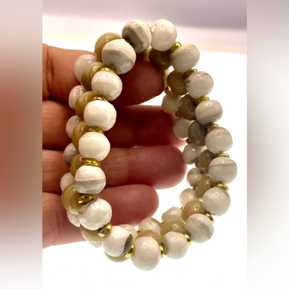 Vintage TripleStrand Stretch Bracelet White Tan Stone Beaded Stretch Bracelet - Picture 7 of 8
